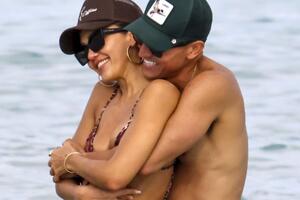 Отпраздновала развод: Джессика Альба появилась в Майами со своим новым мужчиной