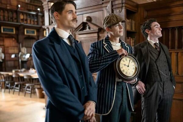 Гай Ричи переосмысливает классику: рецензия на сериал «Молодой Шерлок»