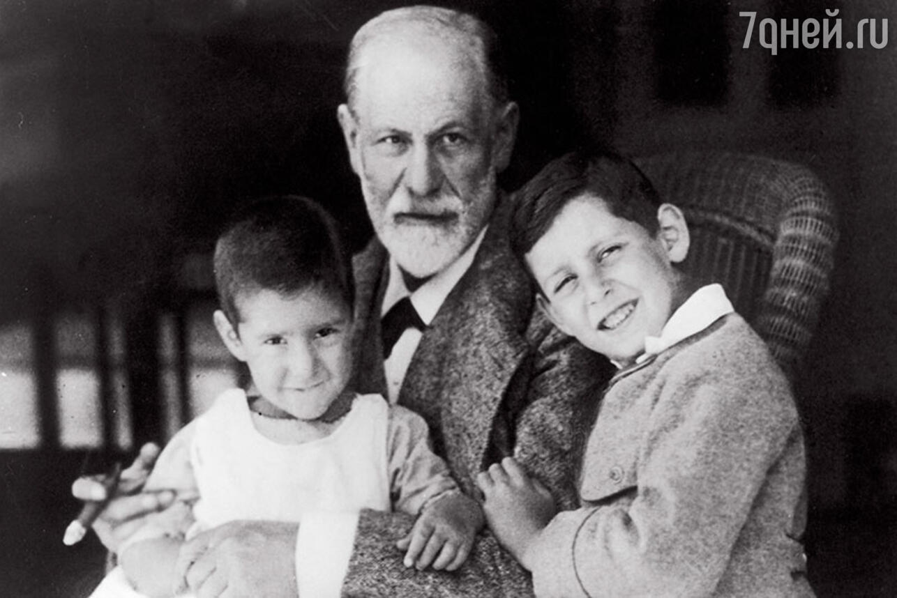 Зигмунд Фрейд с внуками