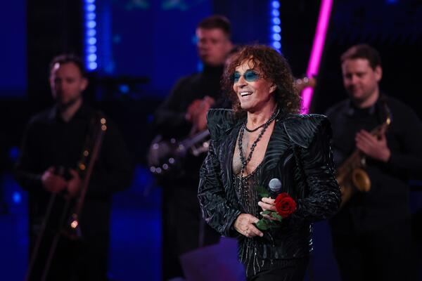 &laquo;В 76 лет &mdash; огонь!&raquo;: Валерий Леонтьев зажигает в Таиланде с голым торсом