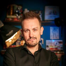 Максим Волков     