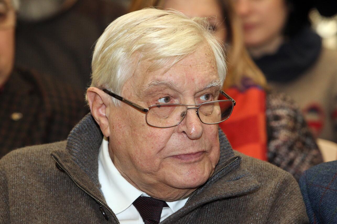 Овдовевший Олег Басилашвили дал первый комментарий о трагедии в семье Овдовевший Олег Басилашвили дал первый комментарий о трагедии в семье