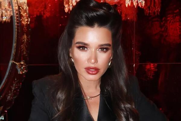 Жена Омарова опровергла заявления Бородиной — защищает мужа от критики