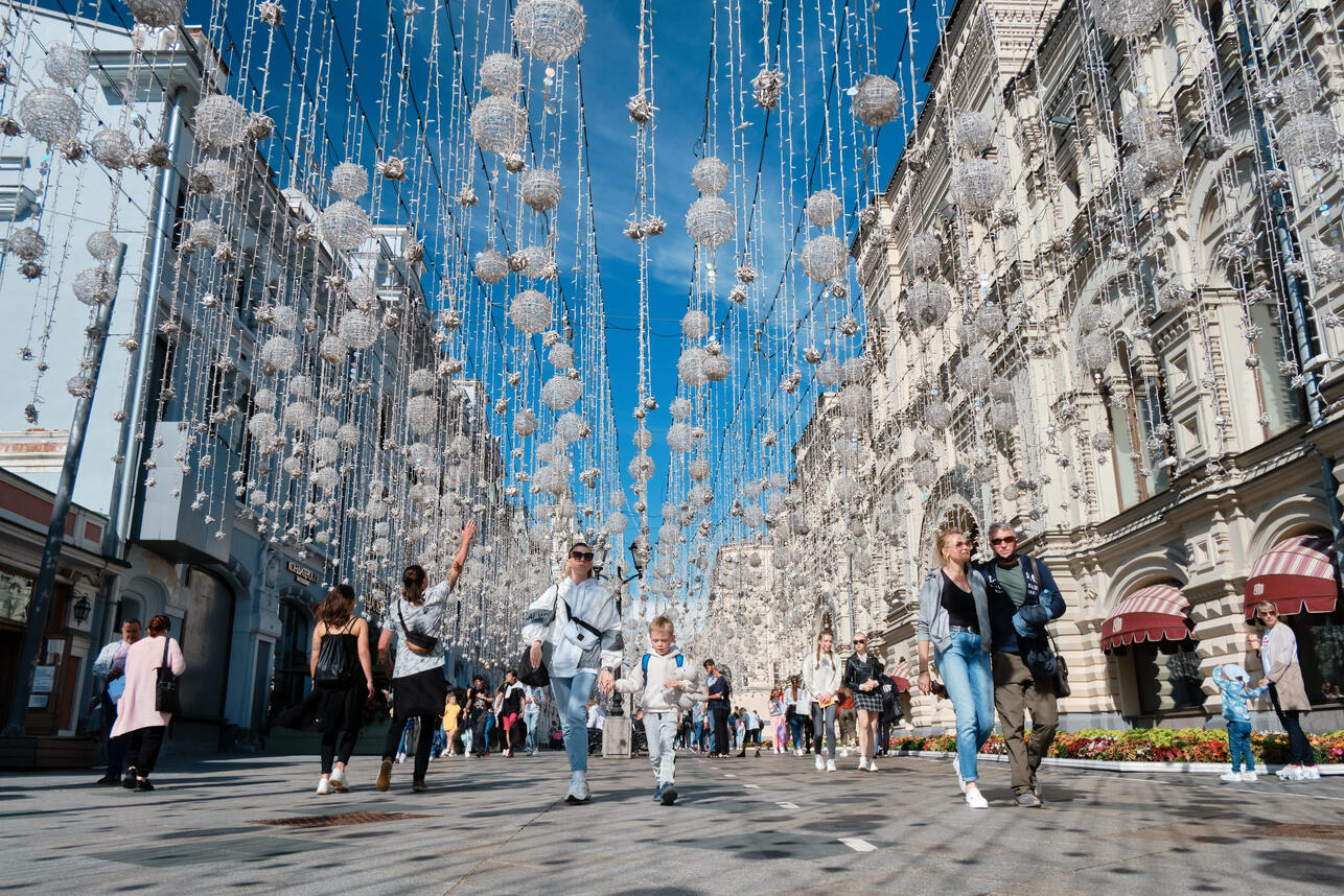 куда сходить на свидание в Москве летом, летние свидания Москва, романтические места Москвы, пикник в парке Горького, прогулка на теплоходе Москва, ужин на веранде Москва, аренда яхты Москва, необычные свидания Москва, свидание с небольшим бюджетом, романтика в Москве