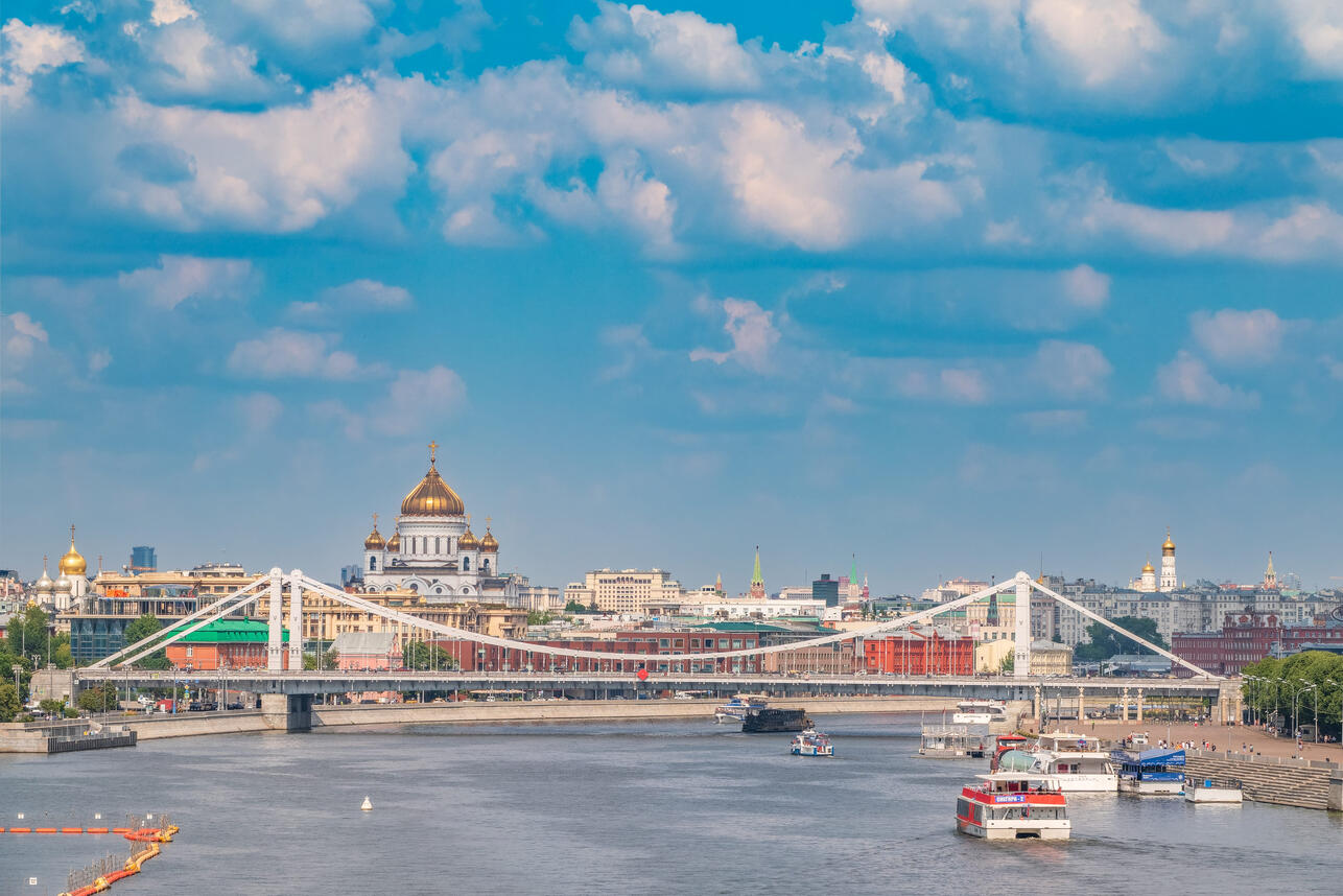 куда сходить на свидание в Москве летом, летние свидания Москва, романтические места Москвы, пикник в парке Горького, прогулка на теплоходе Москва, ужин на веранде Москва, аренда яхты Москва, необычные свидания Москва, свидание с небольшим бюджетом, романтика в Москве
