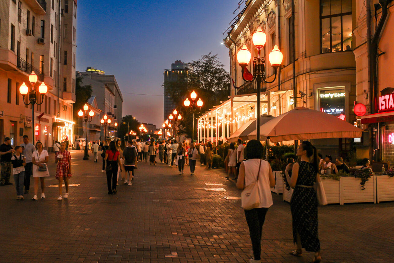 куда сходить на свидание в Москве летом, летние свидания Москва, романтические места Москвы, пикник в парке Горького, прогулка на теплоходе Москва, ужин на веранде Москва, аренда яхты Москва, необычные свидания Москва, свидание с небольшим бюджетом, романтика в Москве