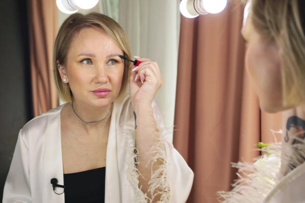 «Брови мертвеца»: опасный эксперимент едва не лишил женщину лица