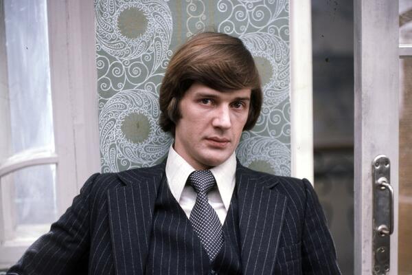 «Трубы лопнули, балкон сгнил»: дом Абдулова превратили в посуточную ночлежку