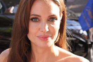 Джоли: «Семья помогает мне чувствовать себя ребенком»