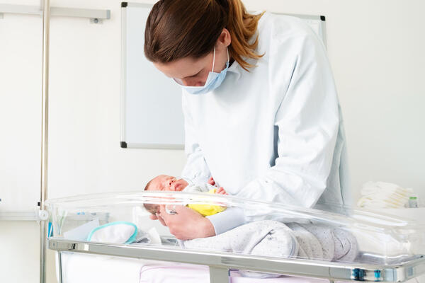 Неонатальный скрининг: для чего новорожденным делается генетическая экспертиза 