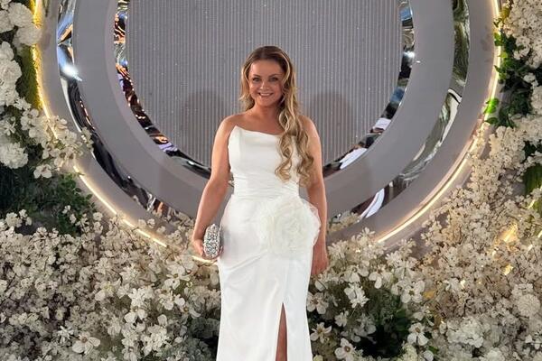 Проскурякова вновь надела белое платье ради свадьбы — красивая невеста