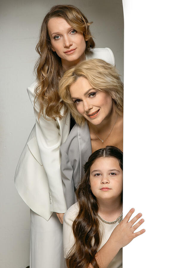 Мария Порошина с дочерьми
