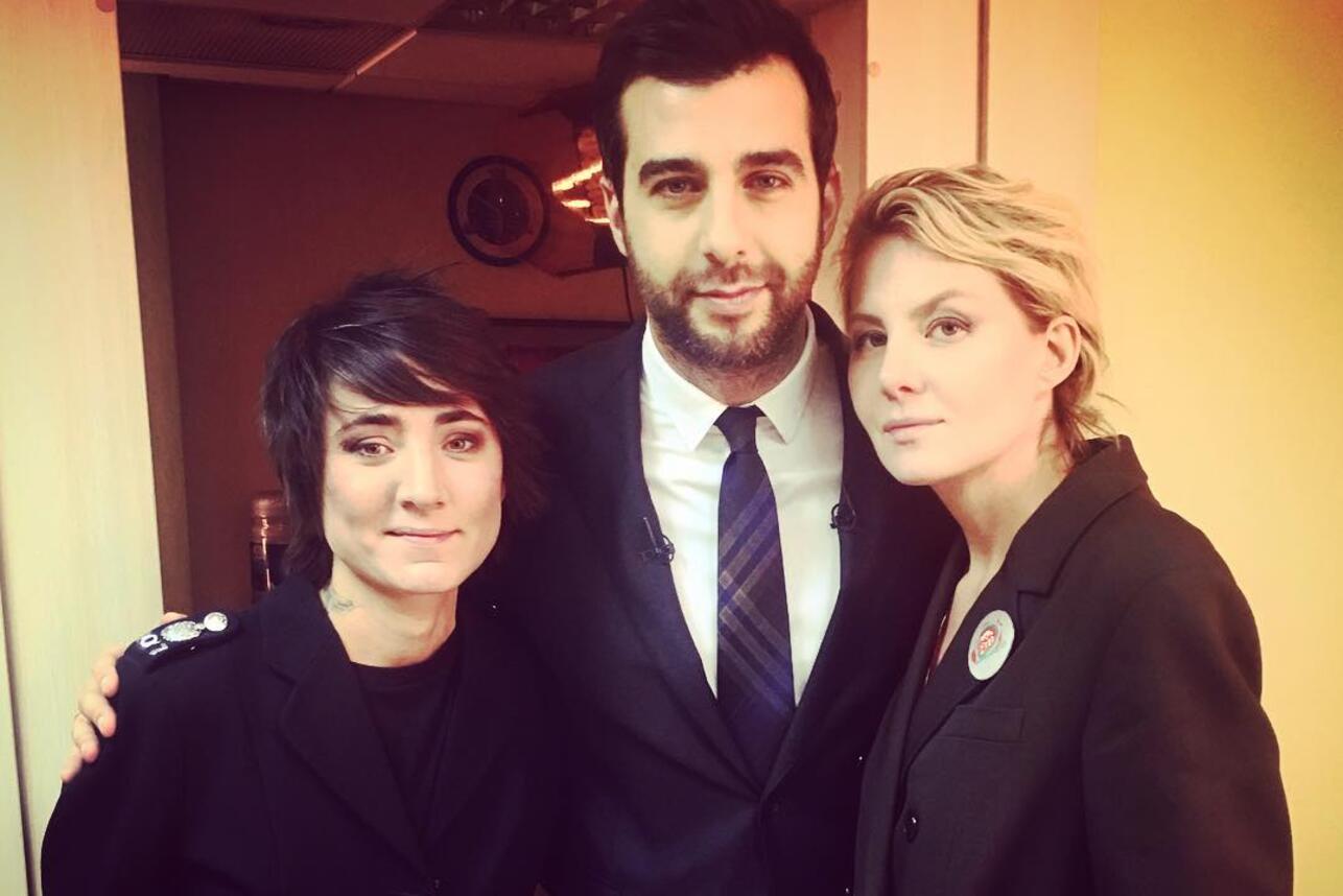 Стрипперлер әйелдер көрермендерді шешіндіреді