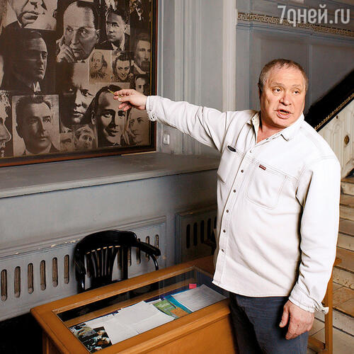 Филозов остался без работы и однажды пришел ко мне. Сказал — помоги, сделай антрепризу, чтобы денег заработать, надо семью кормить