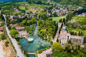 Живописная Абхазия: как добраться и что посмотреть