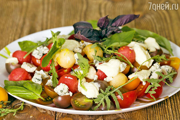 Салат из Дыни, арбуза и курицы