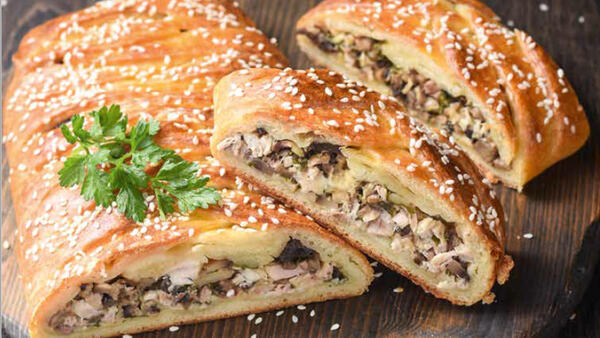 Плетенка с курицей и грибами: рецепт от фудблогера Елены Обуховой