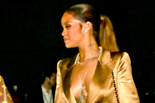 Образ дня: Рианна в Giorgio Armani