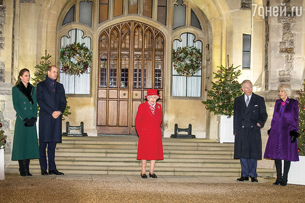 Королева Елизавета II, герцог и герцогиня Кембриджские, принц Чарльз и герцогиня Корнуольская Камилла
