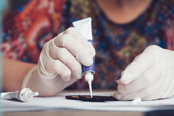 Как улучшить свойства суперклея до космической прочности — большие возможности маленького тюбика