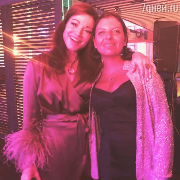 Алена Хмельницкая сделала совместное фото с Маргаритой Симоньян