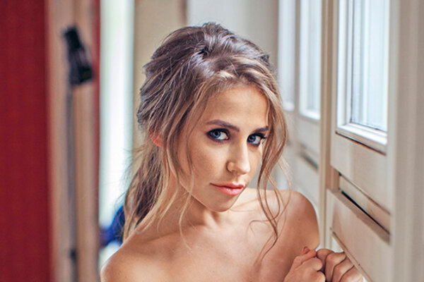 «Красавчик!» Юлия Барановская вышла в свет с копией Аршавина