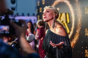 «Неприлично так одеваться в ее возрасте»: Орбакайте возмутила своим видом