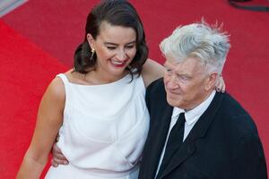 Неизлечимо больной режиссер культового сериала «Твин Пикс» завершил развод с женой 