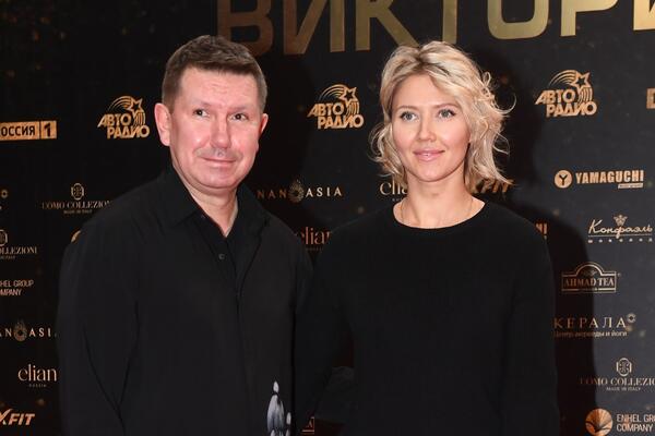 Женщина из Беларуси: кому многодетный Сергей Кристовский дарит дорогие подарки