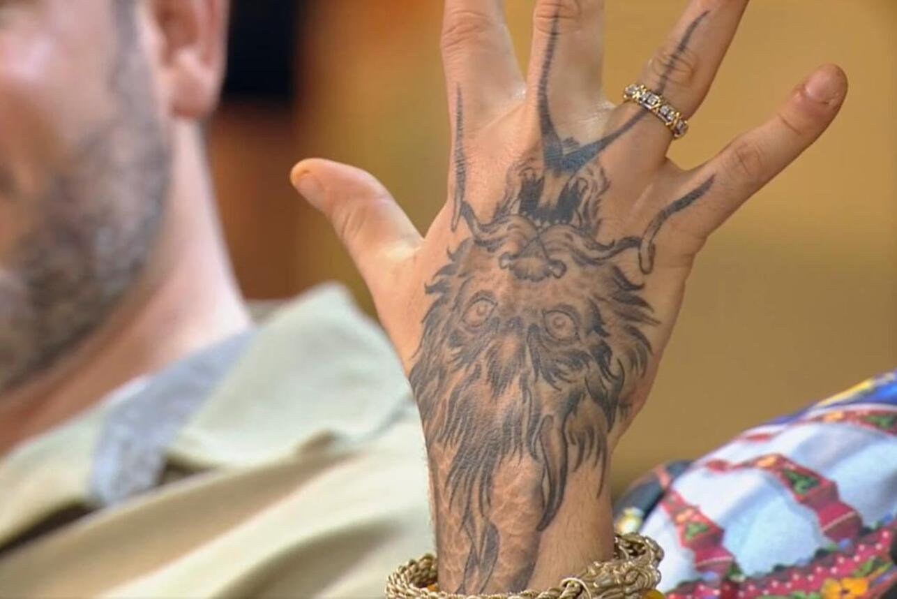 Филипп Киркоров покрыл тело «татуировками» до пояса