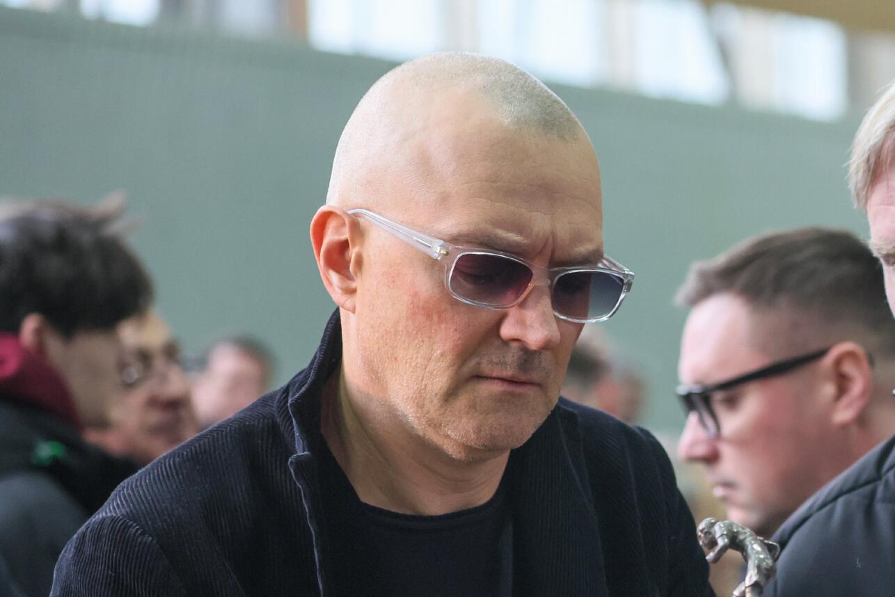 Бероев предстал в новом имидже на премьере — почти неузнаваем Бероев предстал в новом имидже на премьере — почти неузнаваем