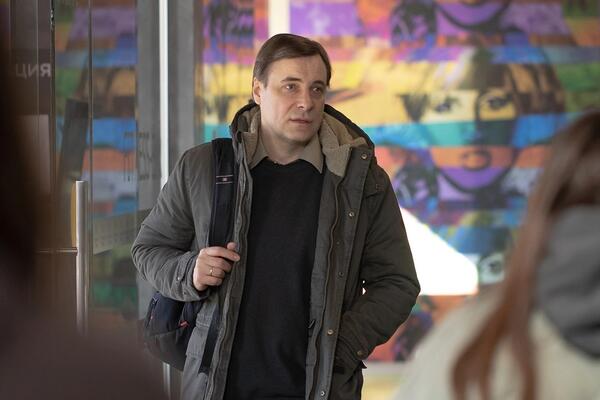 Евгений Цыганов сыграет врача-терапевта в новом сериале «Уехать нельзя остаться»