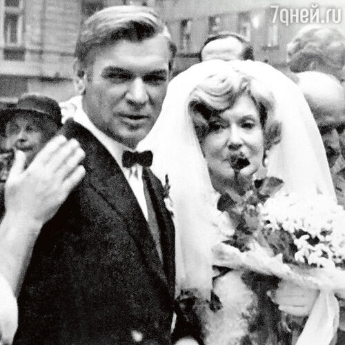 «72-летняя Орлова поняла, что недовольна не столько Петей, сколько своей внешностью» С Любовью Орловой в фильме «Скворец и Лира». 1974 г.