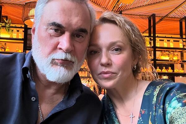 Джанабаева показала редкие фото с 21-летним сыном от Меладзе — красавец жених