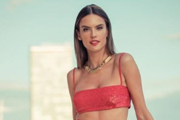 Образ дня: Алессандра Амбросио в Rasario