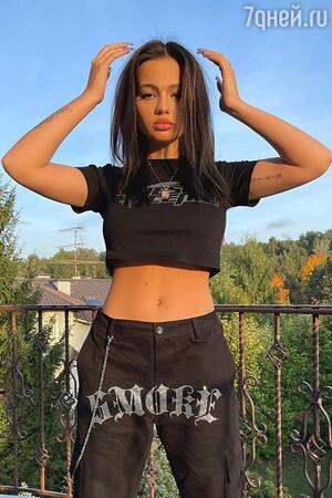 Валя Карнавал - фото