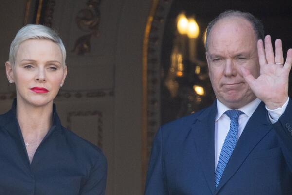 Не прикасайся ко мне: княгиня Шарлен выдвинула жесткие условия мужу  