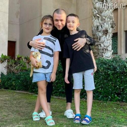 Павел Мамаев с детьми
