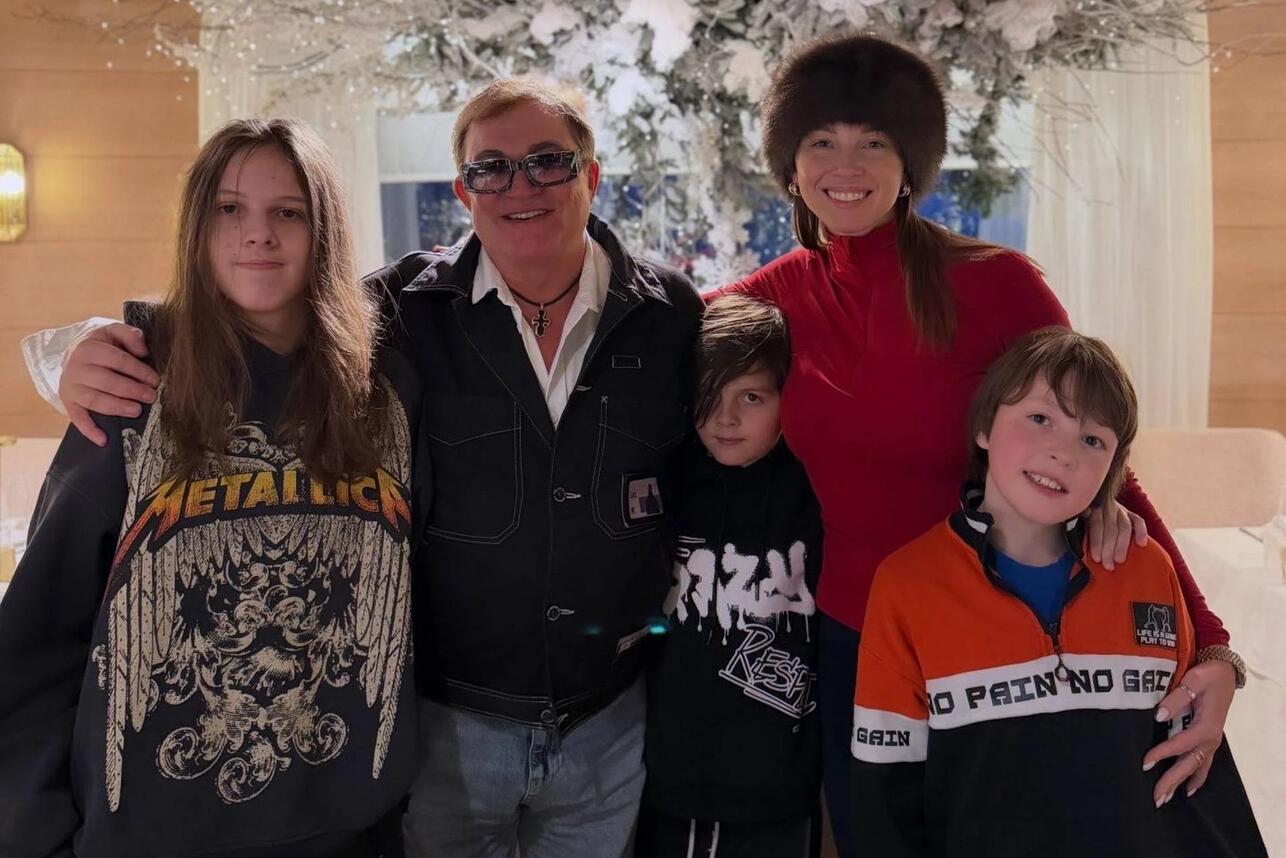 Дмитрия Диброва засняли в обнимку с бывшей женой на празднике Дмитрия Диброва засняли в обнимку с бывшей женой на празднике