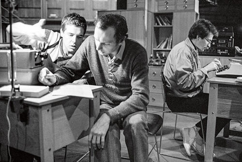 «Ребята из «Взгляда», думаю, больше удовольствия получали даже не от эфира, а от подготовки к нему, когда брались за немыслимые до того темы» Александр Любимов, Дмитрий Захаров и Владислав Листьев. 1988 г.