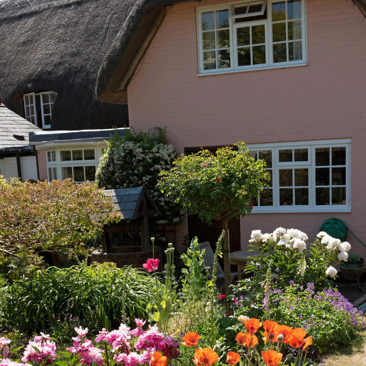 7 приспособлений для пожилых дачников, которые облегчат им работу в огороде