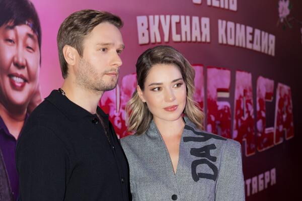Искрометные шутки и семейные ценности: на премьере комедии «Колбаса» звезды смеялись до слез