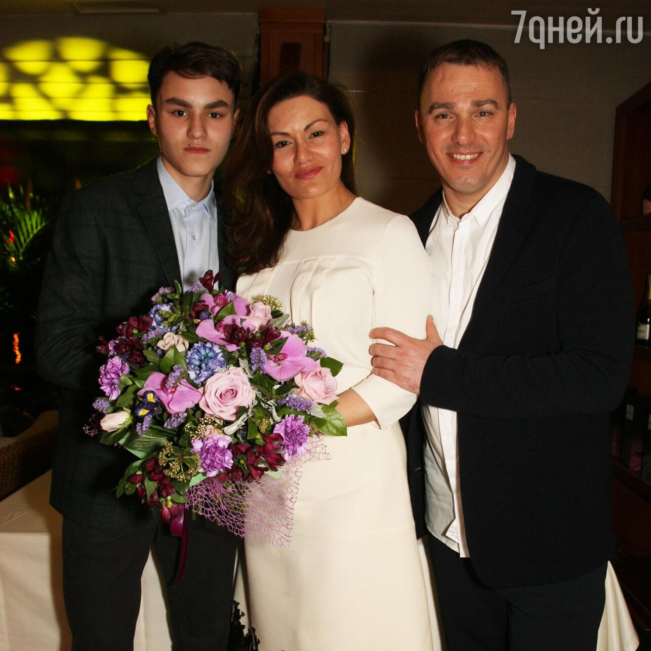 Кирилл Андреев с женой Лолой и сыном Кириллом