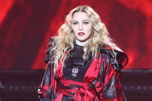 Мадонна поделилась редким семeйным видео