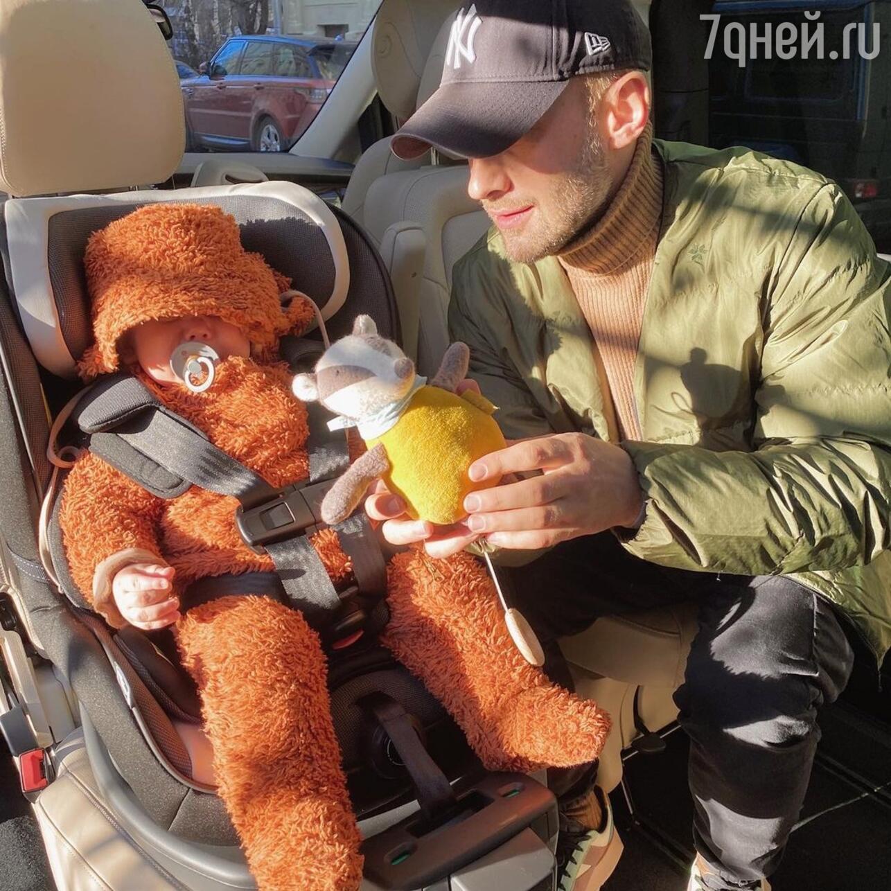 Дмитрий Шепелев с младшим сыном - фото