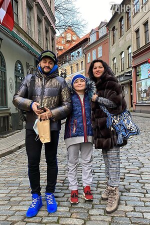 Анна Нетребко с мужем и сыном Анна Нетребко с мужем и сыном