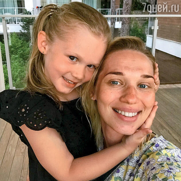Ксения Теплова с дочкой