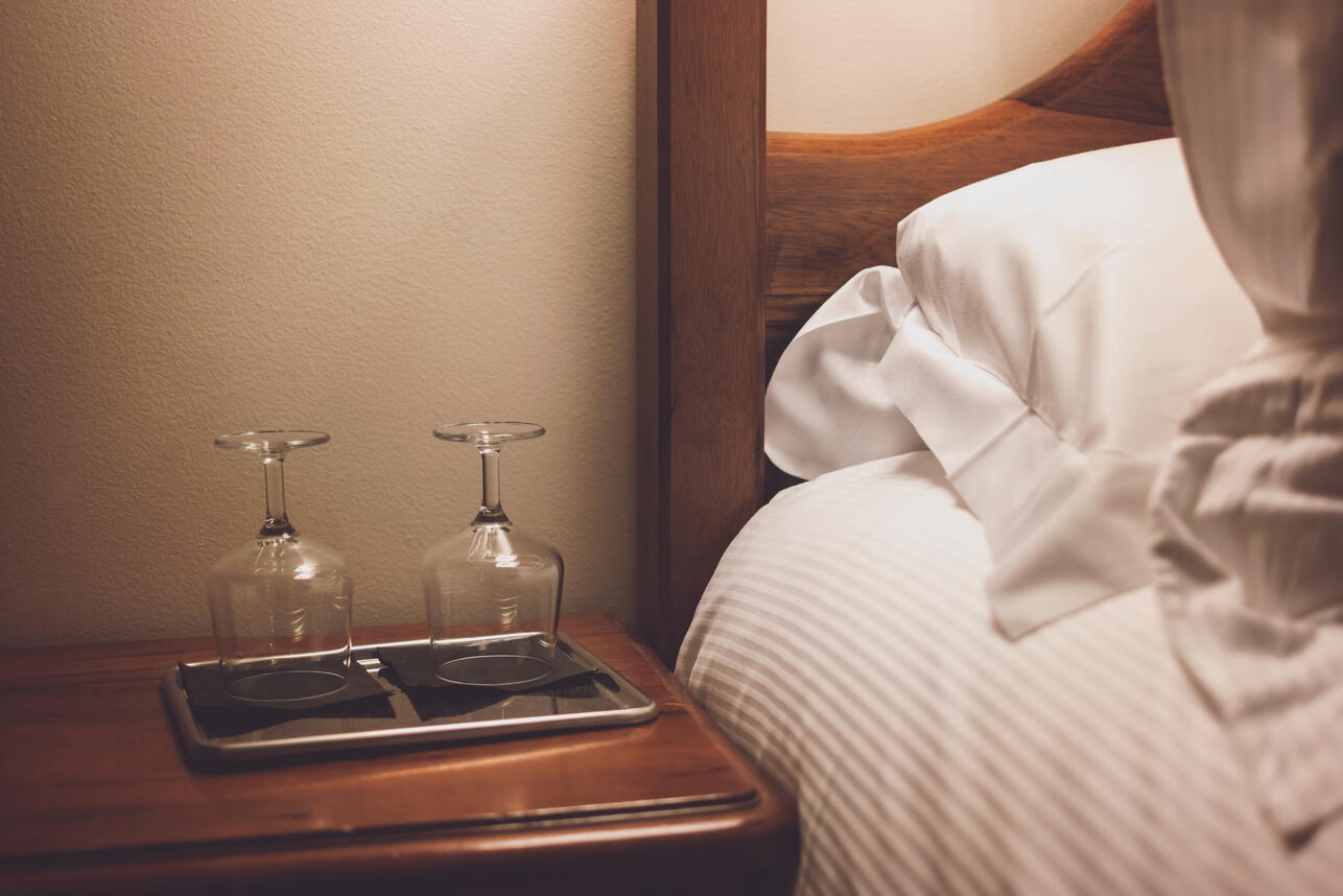 что проверить в отеле, чеклист при заселении, как выбрать номер в отеле, проверка номера в гостинице, советы туристам, безопасность в отеле, комфортный отдых, чистота в номере, как правильно заселиться в отель, ошибки туристов