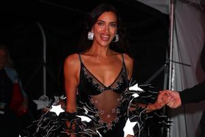 Ирина Шейк появилась на показе бренда «Victoria Secret» после восьмилетнего перерыва