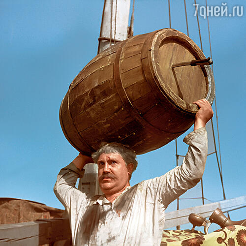 Читал сценарий про Верещагина, а перед глазами стоял Паша. Я счастлив, что сосватал его в «Белое солнце пустыни». Роль Верещагина стала его лебединой песней